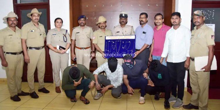 ದುಬೈನಲ್ಲಿ ಕೆಲಸ ಅಂತ ಸುಳ್ಳು ಹೇಳಿ ಮಂಗಳೂರಿನಲ್ಲಿ ಕಳ್ಳತನದ ದಂಧೆಯಲ್ಲಿ ತೊಡಗಿ ಹಣ ಮಾಡುತ್ತಿದ್ದ ಕಳ್ಳರನ್ನು ಮಂಗಳೂರು ಪೊಲೀಸರು ಬಂಧಿಸಿದ್ದಾರೆ.