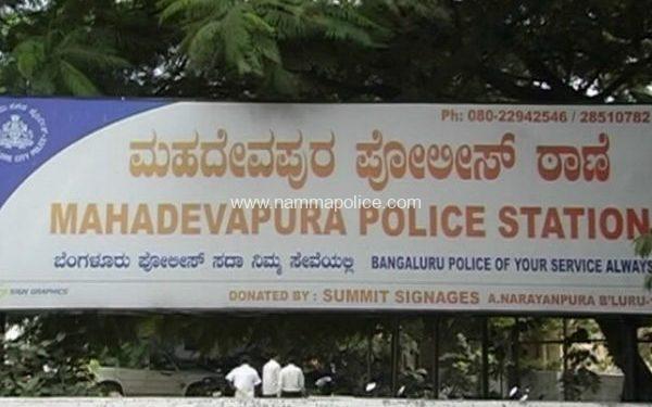 ಇಬ್ಬರು ವ್ಯಕ್ತಿಗಳಿಂದ ಕಳ್ಳತನ ಮಾಡಿದ್ದ ಮೊಬೈಲ್ ಫೋನ್ಗಳ ವಶ.