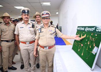ಕೆಲಸ ಮಾಡುತ್ತಿದ್ದ ಮನೆಯಲ್ಲಿಯೇ ಕಳುವು ಮಾಡಿದ್ದ ಓರ್ವ ವ್ಯಕ್ತಿ ಹಾಗೂ ಚಿನ್ನಾಭರಣಗಳನ್ನು ಸ್ವೀಕರಿಸಿದ ಓರ್ವ ಮಹಿಳೆ ಬಂಧನ.