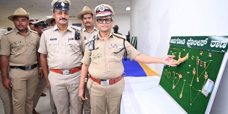 ಕೆಲಸ ಮಾಡುತ್ತಿದ್ದ ಮನೆಯಲ್ಲಿಯೇ ಕಳುವು ಮಾಡಿದ್ದ ಓರ್ವ ವ್ಯಕ್ತಿ ಹಾಗೂ ಚಿನ್ನಾಭರಣಗಳನ್ನು ಸ್ವೀಕರಿಸಿದ ಓರ್ವ ಮಹಿಳೆ ಬಂಧನ.