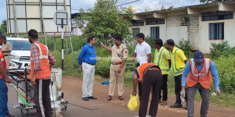 ” ಬೀದರ ಜಿಲ್ಲಾ ಪೊಲೀಸರಿಂದ ಜಿಲ್ಲೆಯಲ್ಲಿ ಗುರುತಿಸಲಾದ 34 ಕಪ್ಪು ಸ್ಥಳ (Black Spot) ಗಳ ವೈಜ್ಞಾನಿಕ ದುರಸ್ತಿ ಮನವಿಗೆ ಸ್ಪಂದಿಸಿದ ರಾಷ್ಟ್ರೀಯ ಹೆದ್ದಾರಿ ಪ್ರಾಧಿಕಾರ ದಿಂದ ಕಾಮಗಾರಿ ಪ್ರಾರಂಭ”