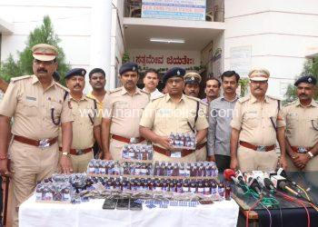ಬೀದರ್ ಸೈಬರ್ ಅಪರಾಧ ( ಸಿ.ಇ.ಎನ್) ಪೊಲೀಸ್ ರಿಂದ 54 ಸಾವಿರಕ್ಕೂ ಅಧಿಕ ಮೌಲ್ಯದ ಅಕ್ರಮ ನಾರ್ಕೋಟಿಕ್ ಅಂಶ ಇರುವ ಔಷಧಿ ಬಾಟಲಗಳು ಮತ್ತು ಮಾತ್ರೆಗಳು, ಗಾಂಜಾ ಹಾಗೂ ಒಂದು ದ್ವಿಚಕ್ರ ವಾಹನ ವಶ. ಮೂರು ಜನ ಆರೋಪಿತರ ಬಂಧನ