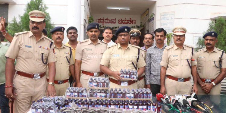 ಬೀದರ್ ಸೈಬರ್ ಅಪರಾಧ ( ಸಿ.ಇ.ಎನ್) ಪೊಲೀಸ್ ರಿಂದ 54 ಸಾವಿರಕ್ಕೂ ಅಧಿಕ ಮೌಲ್ಯದ ಅಕ್ರಮ ನಾರ್ಕೋಟಿಕ್ ಅಂಶ ಇರುವ ಔಷಧಿ ಬಾಟಲಗಳು ಮತ್ತು ಮಾತ್ರೆಗಳು, ಗಾಂಜಾ ಹಾಗೂ ಒಂದು ದ್ವಿಚಕ್ರ ವಾಹನ ವಶ. ಮೂರು ಜನ ಆರೋಪಿತರ ಬಂಧನ