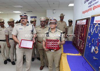 ಹಗಲು & ರಾತ್ರಿ ಕನ್ನ ಕಳವು ಮಾಡಿದ್ದ ಮೂವರು ವ್ಯಕ್ತಿಗಳ ಬಂಧನ, 1 ಕೆ.ಜಿ 802 ಗ್ರಾಂ ತೂಕದ ಚಿನ್ನಾಭರಣಗಳು, ವಜ್ರದ ಆಭರಣ, ಬೆಳ್ಳಿ ವಸ್ತುಗಳು ಮತ್ತು 8 ವಾಚ್‌ಗಳು ಹಾಗೂ ನಗದು 7 18,000/- ವಶ. ಒಟ್ಟು ಮೌಲ್ಯ 11.09 ಕೋಟಿ.