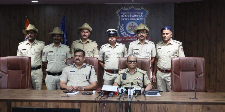 ಆಡಿಟ್ ಆಫೀಸ್‌ನಲ್ಲಿ ಕಳವು ಮಾಡಿದ್ದ ಸೆಕ್ಯೂರಿಟಿ ಗಾರ್ಡ್‌ನ ಬಂಧನ. ಚಿನ್ನಾಭರಣ, ಒಂದು ಕಾರು, ಒಂದು ಮೊಬೈಲ್ ಫೋನ್ ಹಾಗೂ ನಗದು 13.50 ಲಕ್ಷ ವಶ.