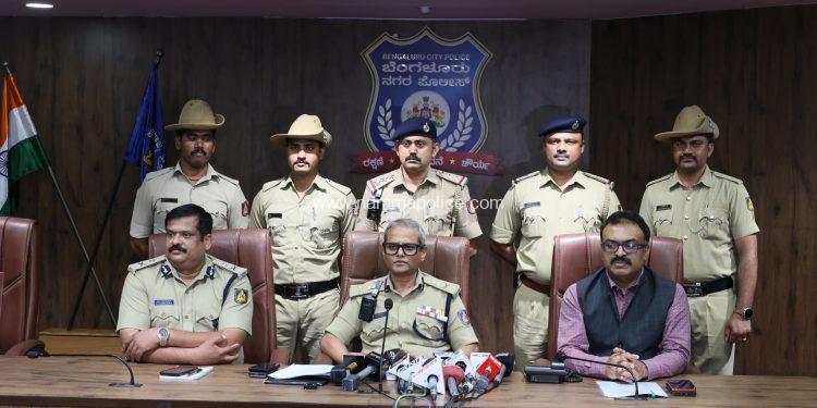 ಕಾರಿನ ಗ್ಲಾಸ್ ಒಡೆದು ಲ್ಯಾಪ್ಟಾಪ್ಗಳನ್ನು ಕಳ್ಳತನ ಮಾಡುತ್ತಿದ್ದ ಓರ್ವ ವ್ಯಕ್ತಿಯ ಬಂಧನ, 17 ಲ್ಯಾಪ್ಟಾಪ್ಗಳ ವಶ. ಮೌಲ್ಯ 312 ಲಕ್ಷ.