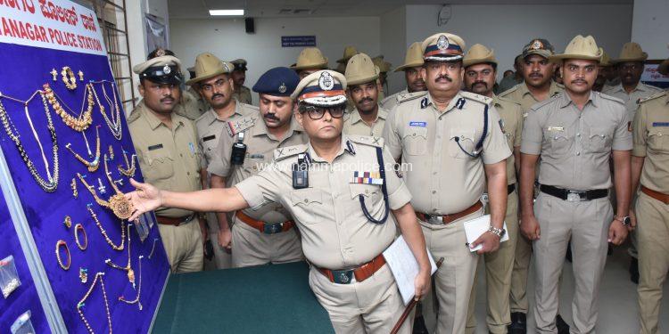 ಮನೆಯಲ್ಲಿ ಕಳ್ಳತನ ಮಾಡುತ್ತಿದ್ದ ಮೂವರು ವ್ಯಕ್ತಿಗಳ ಬಂಧನ,