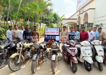 ದ್ವಿ-ಚಕ್ರ ವಾಹನಗಳನ್ನು ಕಳವು ಮಾಡುತ್ತಿದ್ದ ಇಬ್ಬರು ವ್ಯಕ್ತಿಗಳ ಬಂಧನ.11 ದ್ವಿ-ಚಕ್ರ ವಾಹನಗಳ ವಶ. ಮೌಲ್ಯ 114.45 ಲಕ್ಷ.