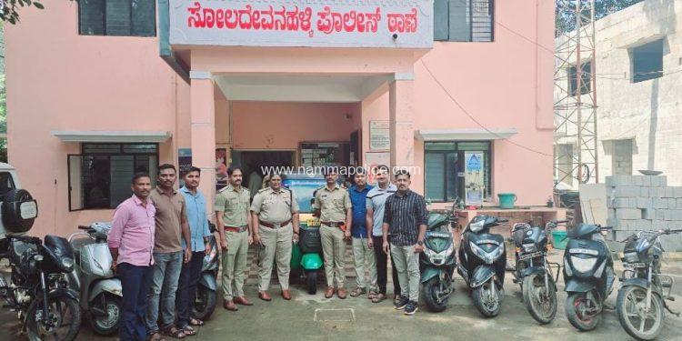 ದ್ವಿ-ಚಕ್ರ ವಾಹನ ಕಳವು ಮಾಡಿದ್ದ ಇಬ್ಬರು ವ್ಯಕ್ತಿಗಳ ಬಂಧನ.