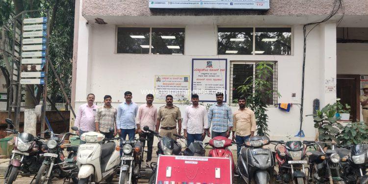ದ್ವಿ-ಚಕ್ರ ವಾಹನ, ಮೊಬೈಲ್ ಫೋನ್ ಮತ್ತು ಮನೆಗಳಲ್ಲಿ ಕಳ್ಳತನ ಮಾಡುತ್ತಿದ್ದ ಇಬ್ಬರು ವ್ಯಕ್ತಿಗಳ ಬಂಧನ.