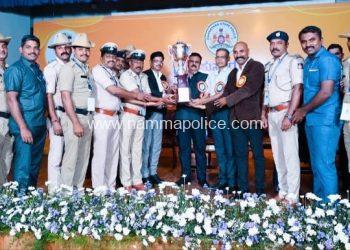 ಹೆಡ್ ಕಾನ್ಸ್ಟೇಬಲ್ ಸಂತೋಷ್ ಡಿ.ಕೆ. ಅವರು ರಾಜ್ಯ ಮಟ್ಟದ ಪೊಲೀಸ್ ಕರ್ತವ್ಯ ಕೂಟದಲ್ಲಿ ಪ್ರಥಮ ಸ್ಥಾನ