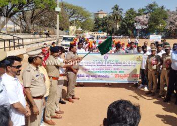 ಪ್ರಾದೇಶಿಕ ಸಾರಿಗೆ ಅಧಿಕಾರಿಗಳು ಮತ್ತು ಹೊಸಕೋಟೆ ಉಪ ವಿಭಾಗದ ಪೊಲೀಸ್ ಉಪಾದೀಕ್ಷಕರು ಇವರ ಸಹಯೋಗದೊಂದಿಗೆ ರಾಷ್ಟ್ರೀಯ ರಸ್ತೆ ಸುರಕ್ಷತಾ ಮಾಸ -25ರ ಅಂಗವಾಗಿ ಕಾಲ್ನಡಿಗೆ ಜಾಥ