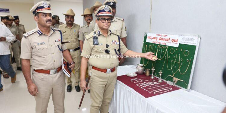 ಕನ್ನ ಕಳವು ಮಾಡುತ್ತಿದ್ದ ಓರ್ವ ವ್ಯಕ್ತಿ ಹಾಗೂ ಕನ್ನ ಕಳವು ಮಾಡಲು ಪ್ರಚೋದಿಸುತ್ತಿದ್ದ ಮತ್ತೋರ್ವ ವ್ಯಕ್ತಿ ಸೇರಿದಂತೆ ಇಬ್ಬರ ಬಂಧನ.