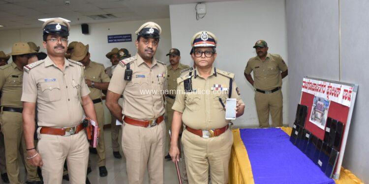 ಮೊಬೈಲ್ ಫೋನ್‌ಗಳನ್ನು ಸುಲಿಗೆ ಮಾಡುತ್ತಿದ್ದ ಇಬ್ಬರು ವ್ಯಕ್ತಿಗಳ ಬಂಧನ.