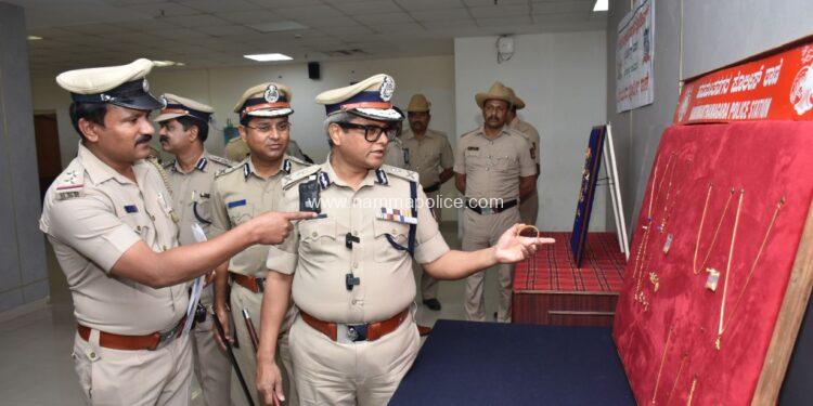 ಮಾಲಿಕನಿಂದಲೆ ಮನೆಗಳ್ಳತನ, ಖರೀದಿಸಲು ಬಂದಿದ್ದ ಖದೀಮಪ್ರತ್ಯೇಕ ಪ್ರಕರಣಗಳಿಂದ 12.1 ಲಕ್ಷದ ಚಿನ್ನ ಪತ್ತೆ