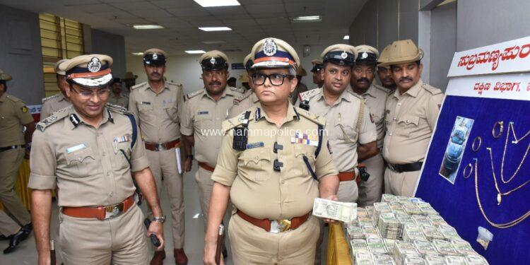 ಸುಬ್ರಮಣ್ಯ ಪೊಲೀಸ್ ಠಾಣಾ ವ್ಯಾಪ್ತಿ ಯಲ್ಲಿನ ಎ. ಜಿ. ಎಸ್ ಲೇಔಟ್ ನಲ್ಲಿ ಚಿನ್ನಭರಣ ಕಳವು ಪ್ರಕರಣ ಮಣಪುರಂ ಗೋಲ್ಡ್ ಲೋನ್ ನಲ್ಲಿ ಅಡಮಾನವಿಟ್ಟ ಖದೀಮರು.