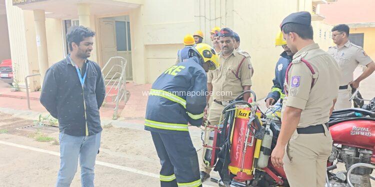 ಬೆಂಗಳೂರಿನಲ್ಲಿ ಸಿವಿಲ್ ಡಿಫೆನ್ಸ್ ಮತ್ತು ಅಗ್ನಿಶಾಮಕ ದಳದ ವತಿಯಿಂದ ಯುದ್ಧದ ತುರ್ತು ಸನ್ನಿವೇಶದ ಮಾಕ್ ಡ್ರಿಲ್ (ಅಣಕು ಪ್ರದರ್ಶನ)