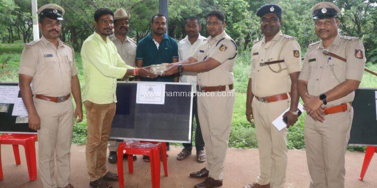 ಬೀದರ ಜಿಲ್ಲೆಯ ಭಾಲ್ಕಿ ಗ್ರಾಮೀಣ ಪೊಲೀಸ್ ಠಾಣೆಯ ಕಳ್ಳತನ ಪ್ರಕರಣಗಳಲ್ಲಿ ಮೂರು ಜನ ಆರೋಪಿತರ ಬಂಧನ, 7 ಲಕ್ಷ ಮೌಲ್ಯದ ಸ್ವತ್ತು ಜಪ್ತಿ