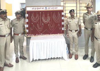 ಕೆ ಆರ್ ಪುರಂ ಪೊಲೀಸರಿಂದ ಭರ್ಜರಿ ಕಾರ್ಯಾಚರಣೆ ಜ್ಯುವೆಲರಿ ಅಂಗಡಿಯ ಕೆಲಸಗಾರನನ್ನು ಬೆದರಿಸಿ 50 ಲಕ್ಷ ರೂಪಾಯಿ ಮೌಲ್ಯದ 478 ಗ್ರಾಂ ಚಿನ್ನಾಭರಣ ದೋಚಿದ್ದ ಹೊರ ರಾಜ್ಯದ ಐವರು ಆರೋಪಿಗಳ ಬಂಧನ