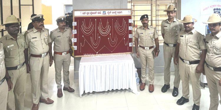 ಕೆ ಆರ್ ಪುರಂ ಪೊಲೀಸರಿಂದ ಭರ್ಜರಿ ಕಾರ್ಯಾಚರಣೆ ಜ್ಯುವೆಲರಿ ಅಂಗಡಿಯ ಕೆಲಸಗಾರನನ್ನು ಬೆದರಿಸಿ 50 ಲಕ್ಷ ರೂಪಾಯಿ ಮೌಲ್ಯದ 478 ಗ್ರಾಂ ಚಿನ್ನಾಭರಣ ದೋಚಿದ್ದ ಹೊರ ರಾಜ್ಯದ ಐವರು ಆರೋಪಿಗಳ ಬಂಧನ