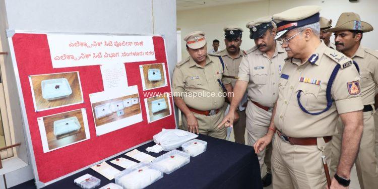 ನಿಷೇಧಿತ ಮಾದಕ ವಸ್ತು ಎಂ.ಡಿ.ಎಂ.ಎ ಕ್ರಿಸ್ಟಲ್ನ ನ್ನು ಮಾರಾಟ ಮಾಡುತ್ತಿದ್ದ ವಿದೇಶಿಯರಿಬ್ಬರ ಬಂಧನ. 5 ಕೋಟಿ ಮೌಲ್ಯದ 2 ಕೆಜಿ 150 ಗ್ರಾಂ ಎಂ ಡಿ ಎಂ ಎ ಕ್ರಿಸ್ಟಲ್ ವಶ