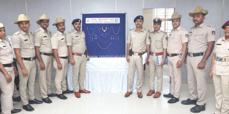 ಪ್ರಯಾಣಿಕರಂತೆ ವರ್ತಿಸಿ, ಬಸ್ ಹತ್ತುವ ಸಮಯದಲ್ಲಿ ಮಹಿಳೆಯರ ಬ್ಯಾಗಲ್ಲಿರುವ ಚಿನ್ನಾಭರಣಗಳನ್ನು ಕಳವು ಮಾಡುತ್ತಿದ್ದ ಮೂವರು ಮಹಿಳೆಯರ ಬಂಧನ 16 ಲಕ್ಷ ಮೌಲ್ಯದ 109 ಗ್ರಾಂ ಚಿನ್ನಾಭರಣ ವಶ