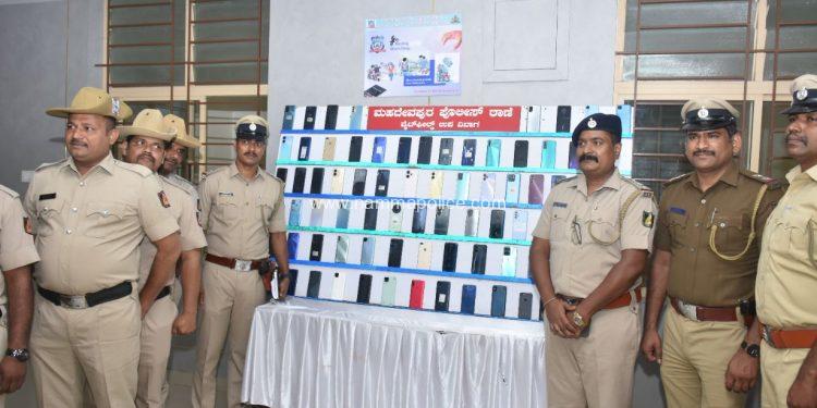 ಮಹದೇವಪುರ ಪೊಲೀಸರಿಂದ ಭರ್ಜರಿ ಕಾರ್ಯಾಚರಣೆ 20 ಲಕ್ಷ ಮೌಲ್ಯದ 80 ಮೊಬೈಲ್ ಫೋನ್ಗಳ ವಶ ಓರ್ವ ಆರೋಪಿಯ ಬಂಧನ