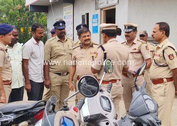 ಹೊಸಕೋಟೆ ಪೊಲೀಸರಿಂದ ಭರ್ಜರಿ ಬೇಟೆ 55 ಲಕ್ಷ ಮೌಲ್ಯದ 50 ದ್ವಿಚಕ್ರ ವಾಹನಗಳ ವಶ