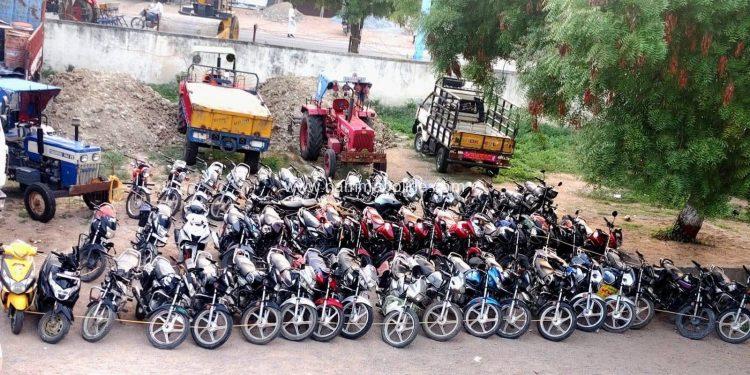 ಬೈಕ್ ಕಳ್ಳರ ಜಾಲ ಭೇದಿಸಿದ ಬಳಗಾನೂರು ಪೊಲೀಸರು..! 50 ಬೈಕ್ಗಳ ಜಪ್ತಿ, ಐವರು ಅಂದರ್..!!