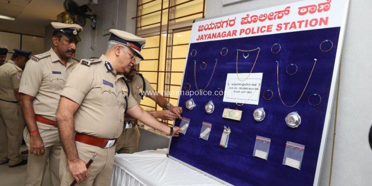 “ಮನೆಯಲ್ಲೇ ಇದ್ದು ಇಟ್ಟಳು ಕನ್ನ: 50 ಲಕ್ಷದ ಚಿನ್ನ-ಬೆಳ್ಳಿಯೊಂದಿಗೆ ಸಿಕ್ಕಿಬಿದ್ದ ಕಿಲಾಡಿ ಕಿರಾತಕಿ!”