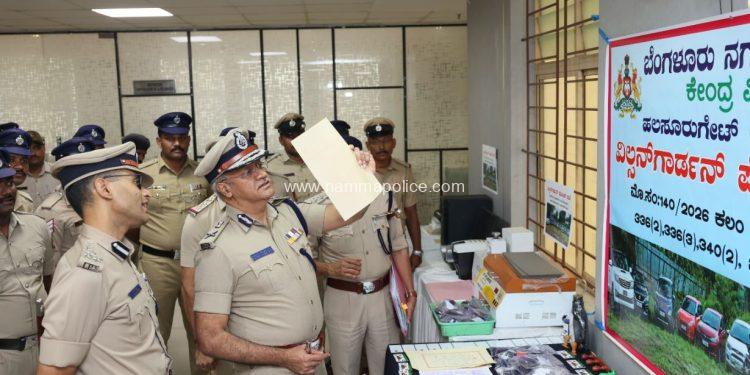 ನಕಲಿ ಆರ್ಸಿ, ಬ್ಯಾಂಕ್ ಎನ್ಒಸಿ ಹಾಗೂ ಸೀಲ್ ಬಳಸಿ ಕಾರುಗಳ ಮಾರಾಟ – ಮೂವರು ಆರೋಪಿಗಳ ಬಂಧನ